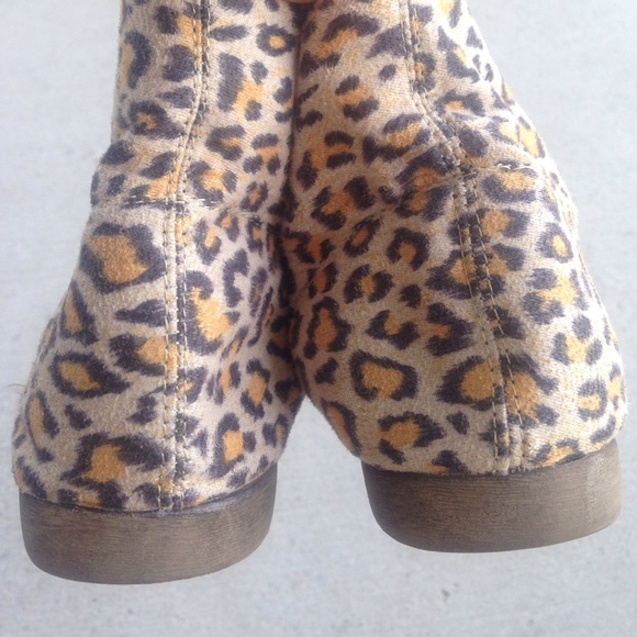 SOLD Breckelle's Leopard Ankle Booties Boots - Picture 4 of 5